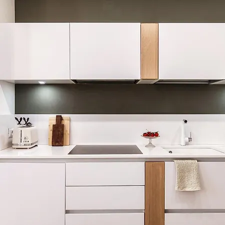 Rafael - By Myhomeincomo Apartman *