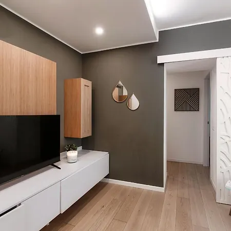 Rafael - By Myhomeincomo Apartman Como