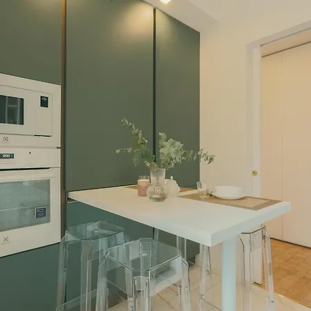 Rafael - By Myhomeincomo Lägenhet Como