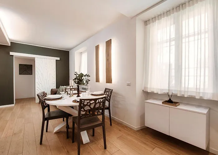 Rafael - By Myhomeincomo * Como