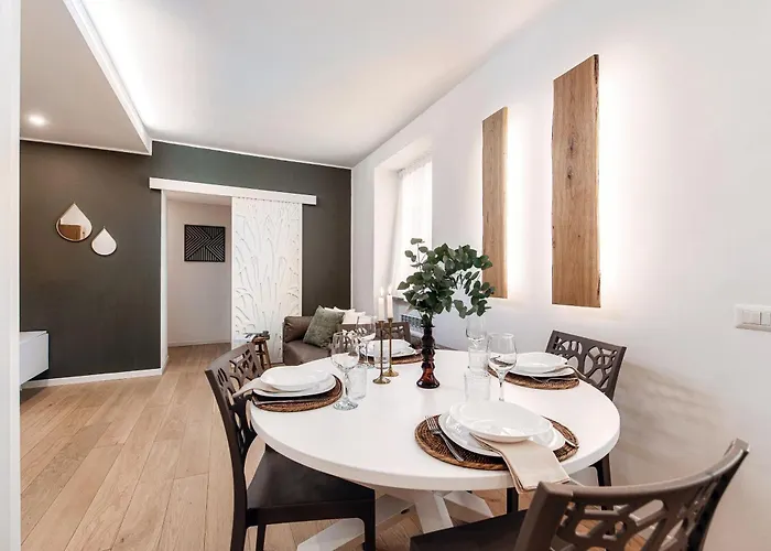 Apartament Rafael - By Myhomeincomo *