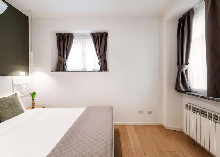 Apartament Rafael - By Myhomeincomo *